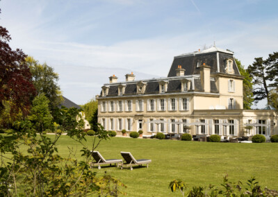 Château la Chenevière exterior park