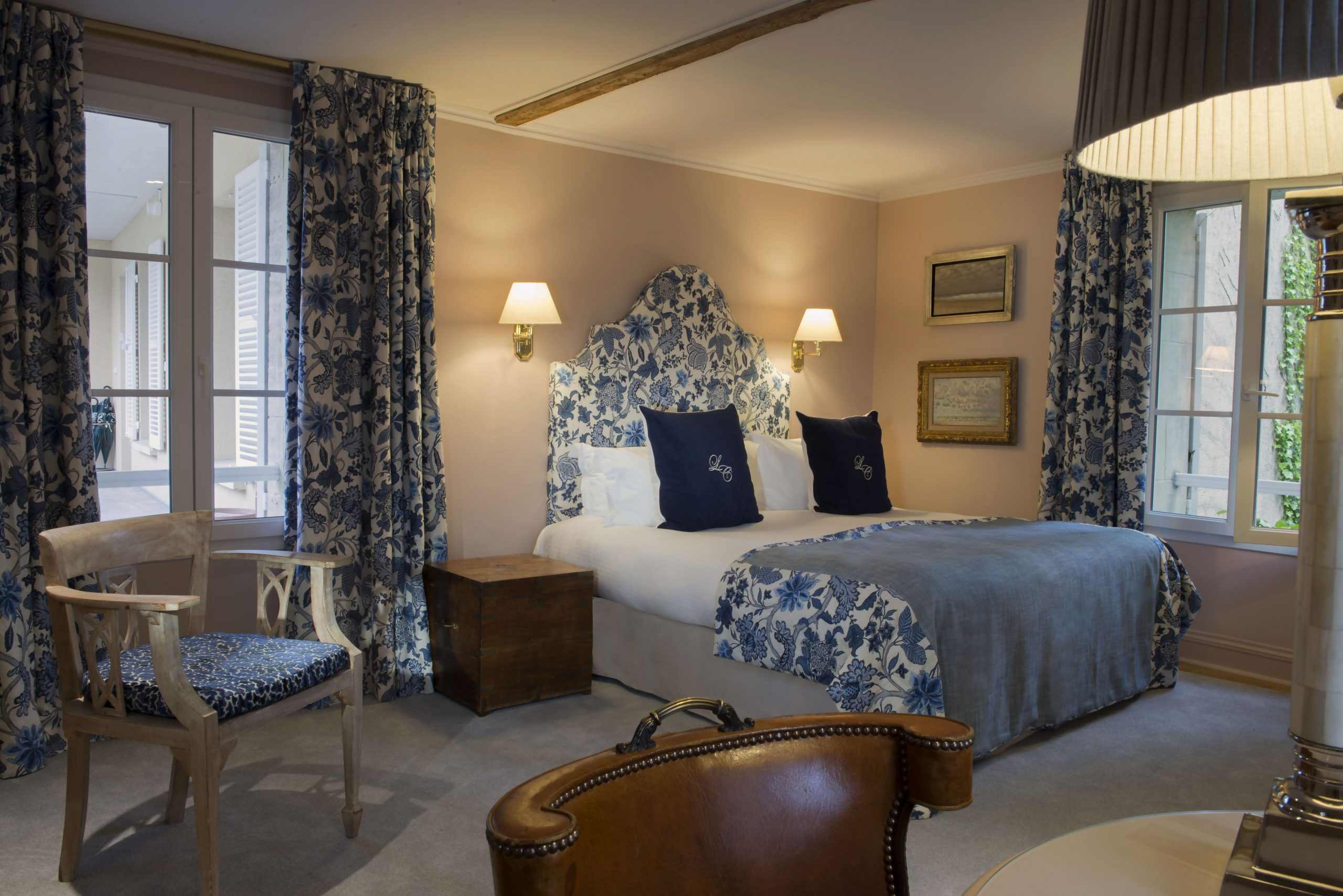 Château la Chenevière Deluxe Blue Room