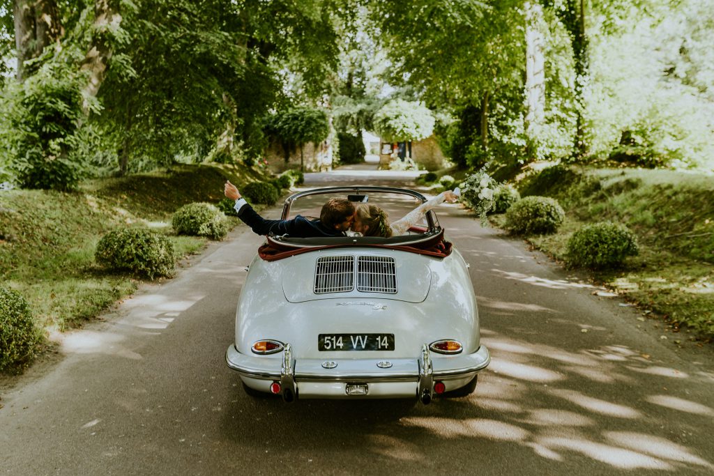 Château la Chenevière wedding car