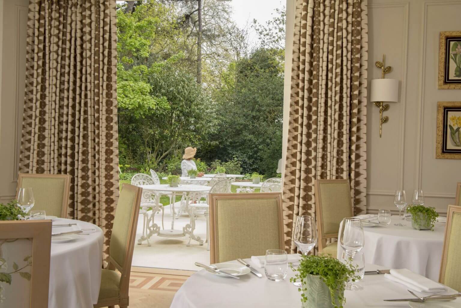 Vue vers l'extérieur du restaurant le Botaniste